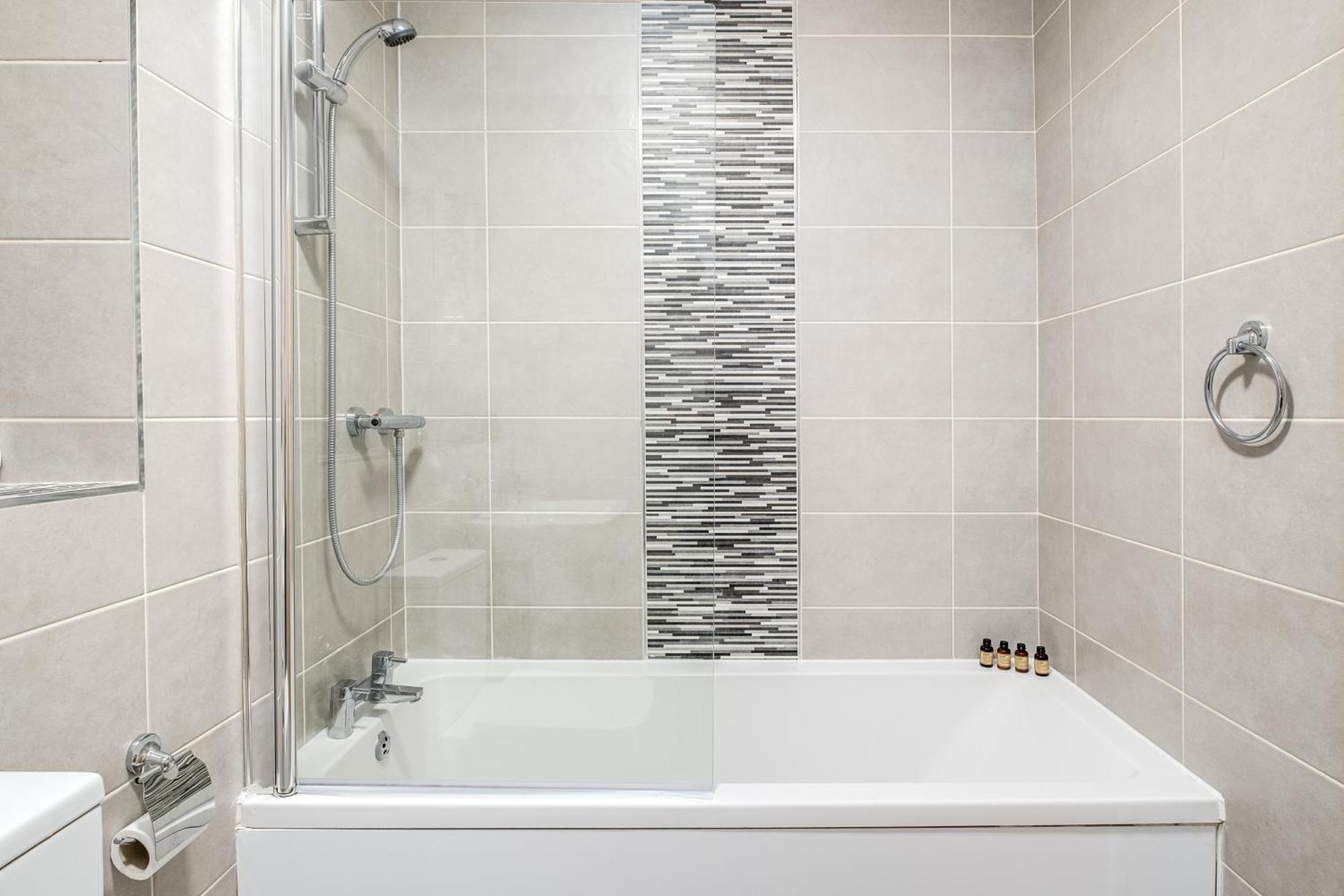 Pluxa Blue Sapphire Luxury Stay Free Parking Free Wifi - Walk Everywhere, Travel, Biz, Leisure Birmingham Bagian luar foto